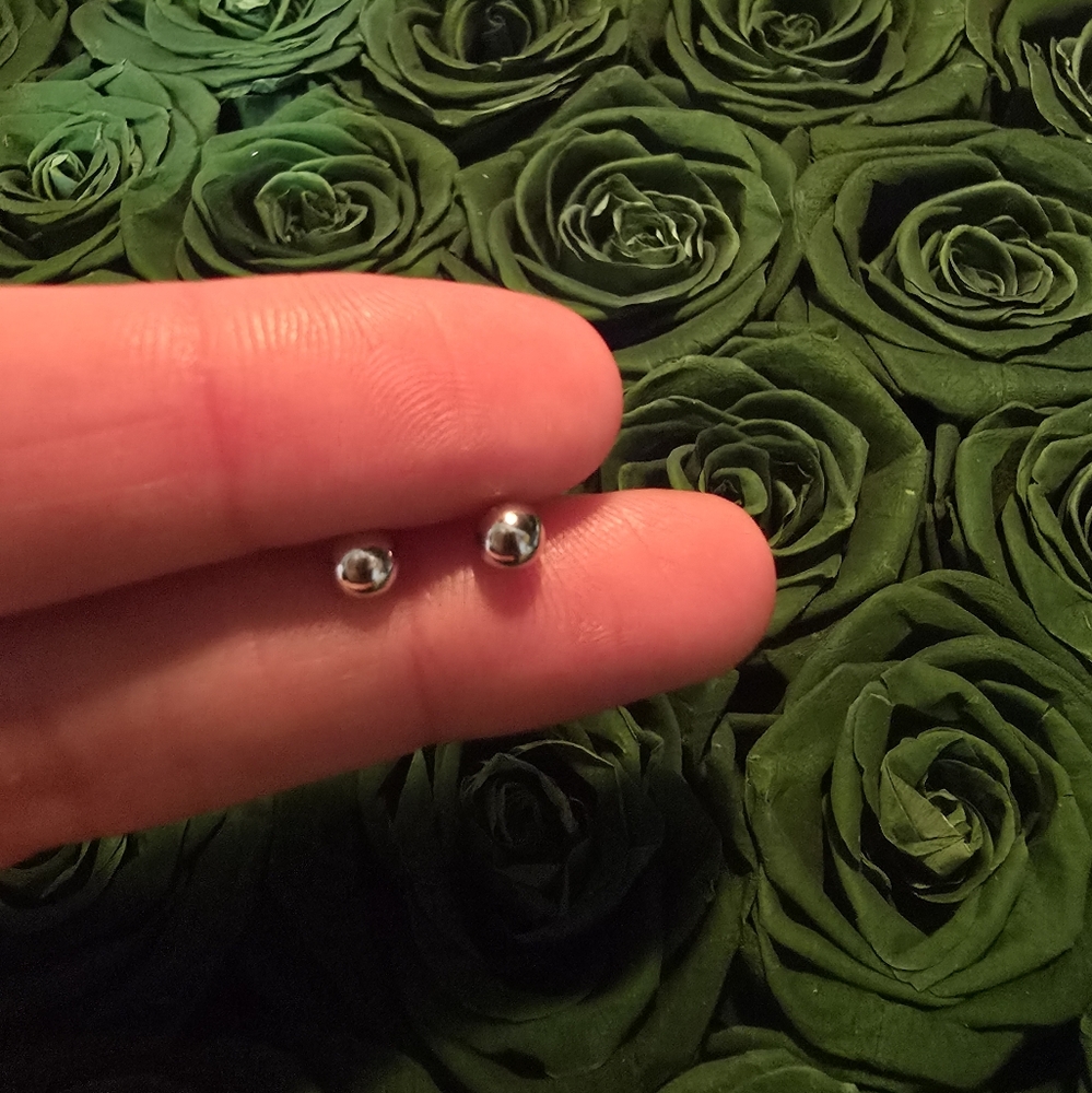 Moissanite 1 ct Solid Silver Screw Back Stud Earrings, Perfect Elegant Gift - Picture 6 of 7